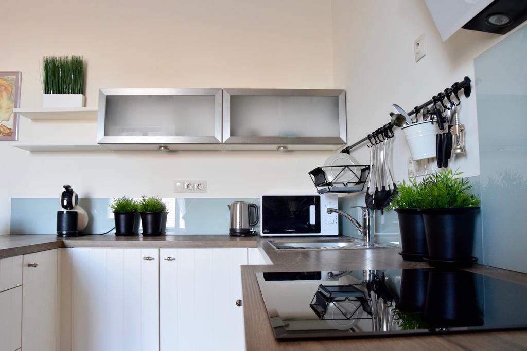 Luxury Apartment By Hi5 - Kiraly Street Suite ブダペスト エクステリア 写真