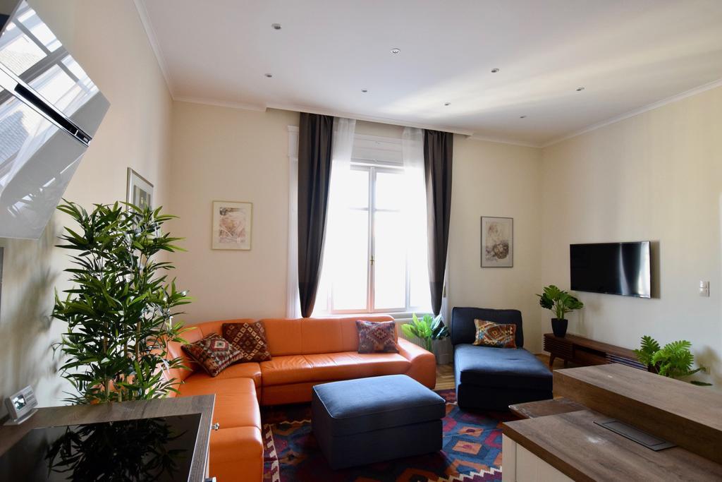 Luxury Apartment By Hi5 - Kiraly Street Suite ブダペスト エクステリア 写真