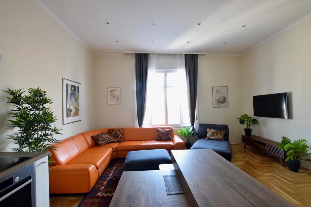 Luxury Apartment By Hi5 - Kiraly Street Suite ブダペスト エクステリア 写真