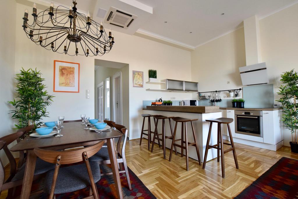 Luxury Apartment By Hi5 - Kiraly Street Suite ブダペスト エクステリア 写真