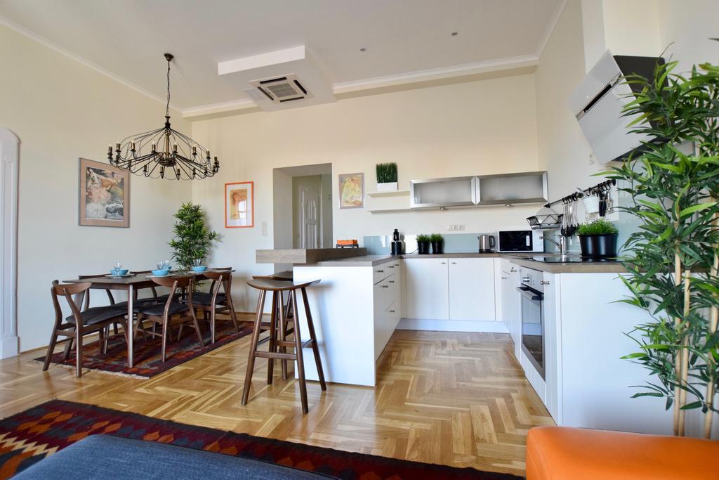 Luxury Apartment By Hi5 - Kiraly Street Suite ブダペスト エクステリア 写真