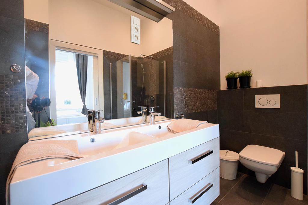 Luxury Apartment By Hi5 - Kiraly Street Suite ブダペスト エクステリア 写真