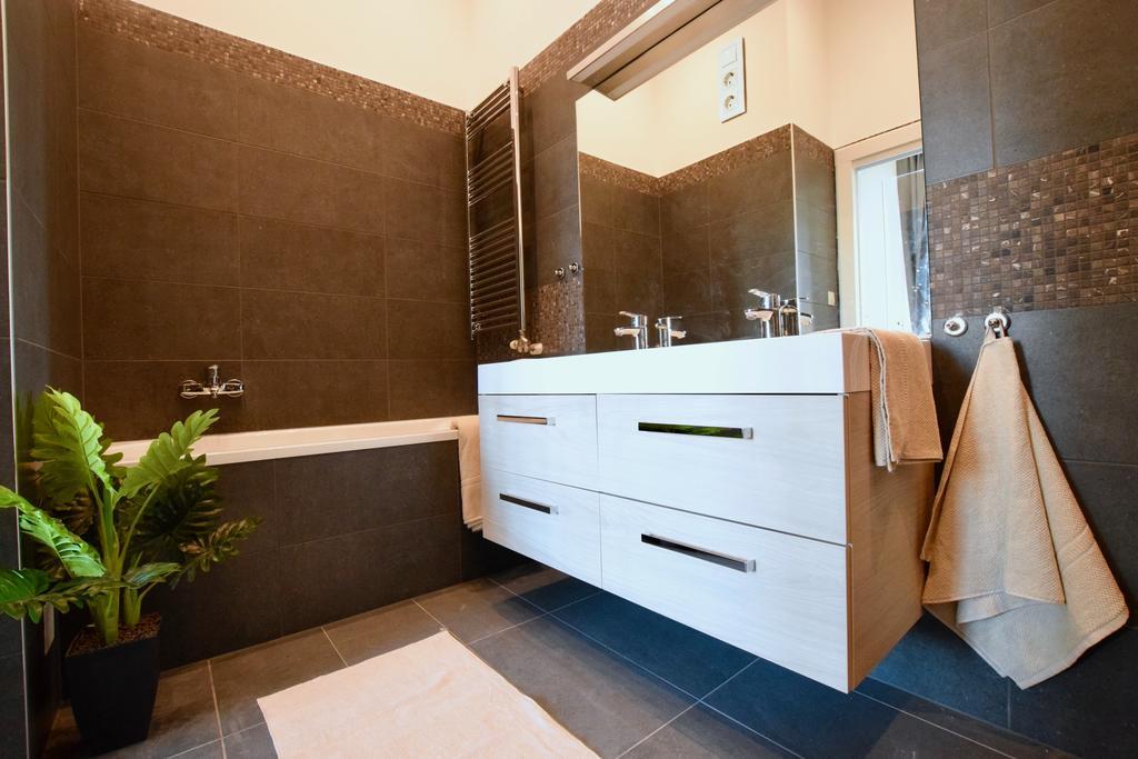 Luxury Apartment By Hi5 - Kiraly Street Suite ブダペスト エクステリア 写真