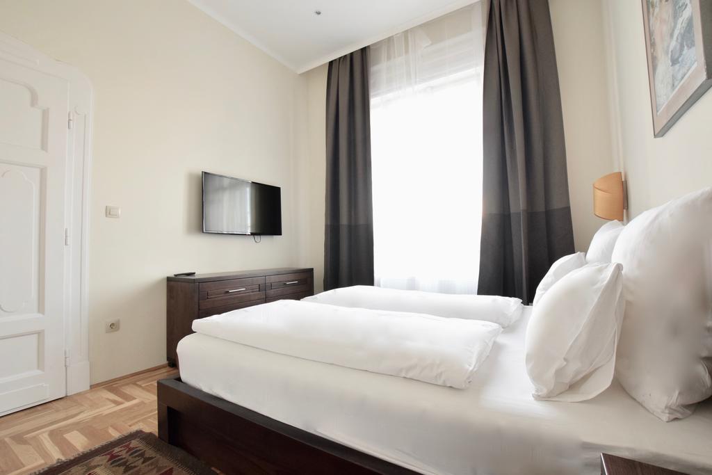 Luxury Apartment By Hi5 - Kiraly Street Suite ブダペスト エクステリア 写真