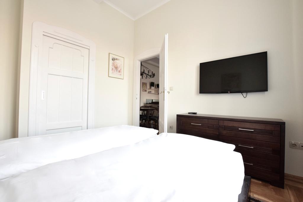 Luxury Apartment By Hi5 - Kiraly Street Suite ブダペスト エクステリア 写真