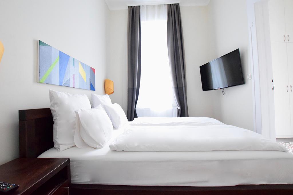 Luxury Apartment By Hi5 - Kiraly Street Suite ブダペスト エクステリア 写真