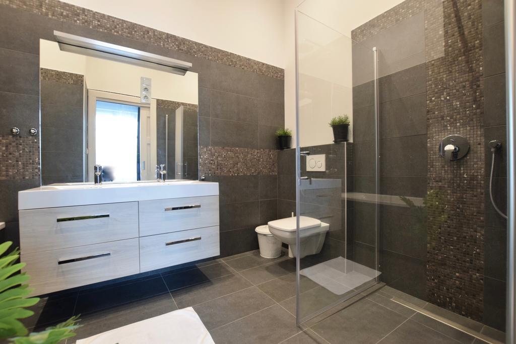 Luxury Apartment By Hi5 - Kiraly Street Suite ブダペスト エクステリア 写真
